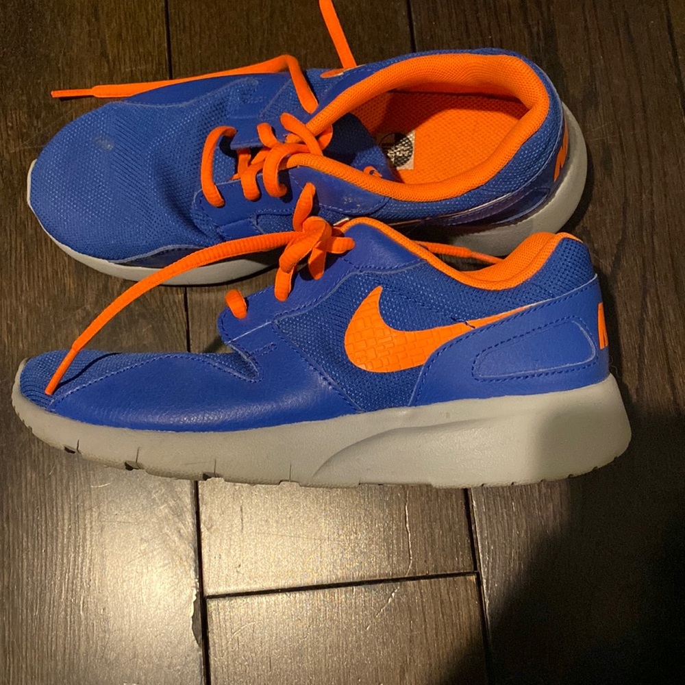 Lightly worn Nike sneakers